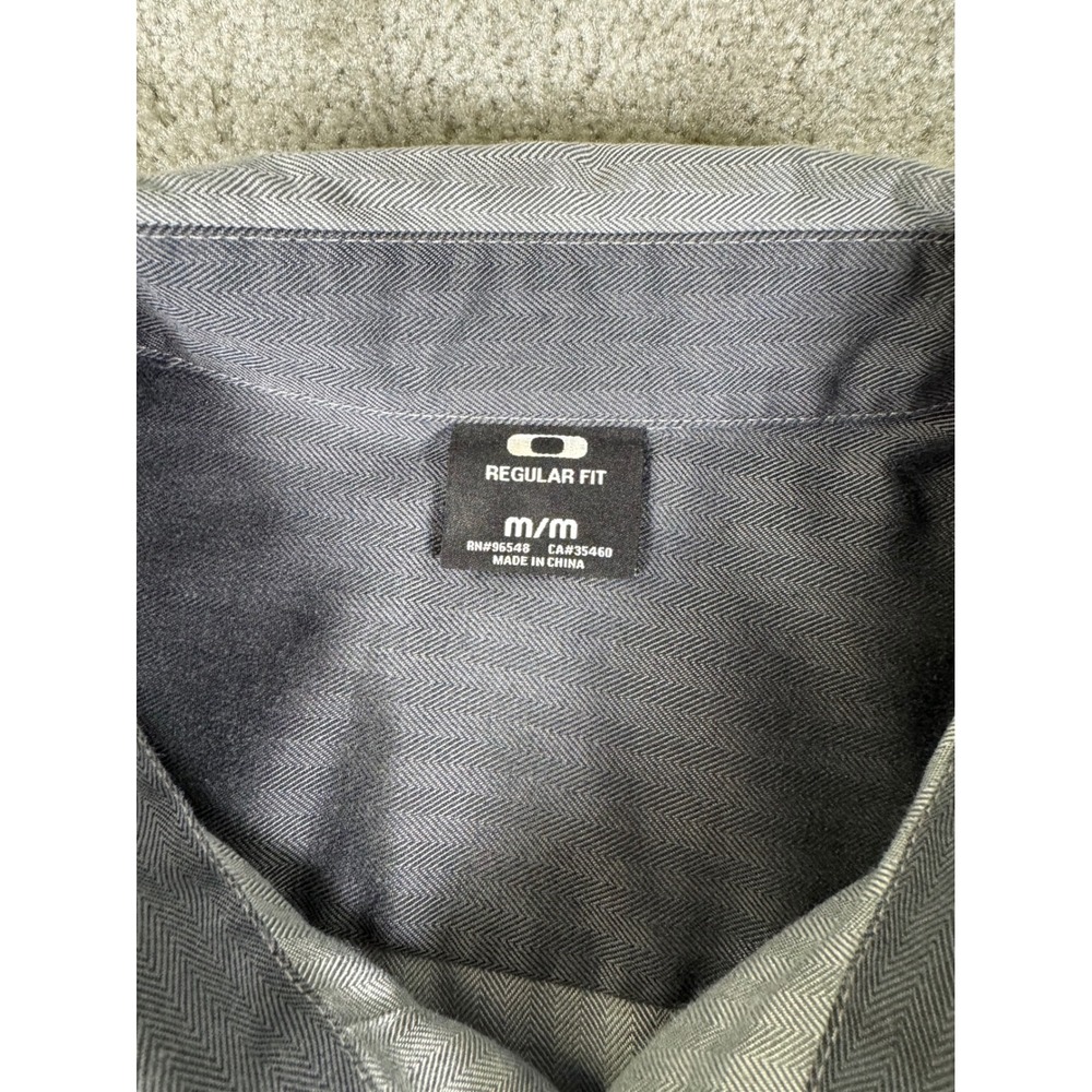 Oakley Mens Grey Herringbone Long Sleeve Roll Tab Button Down Shirt Medium - Picture 4 of 9